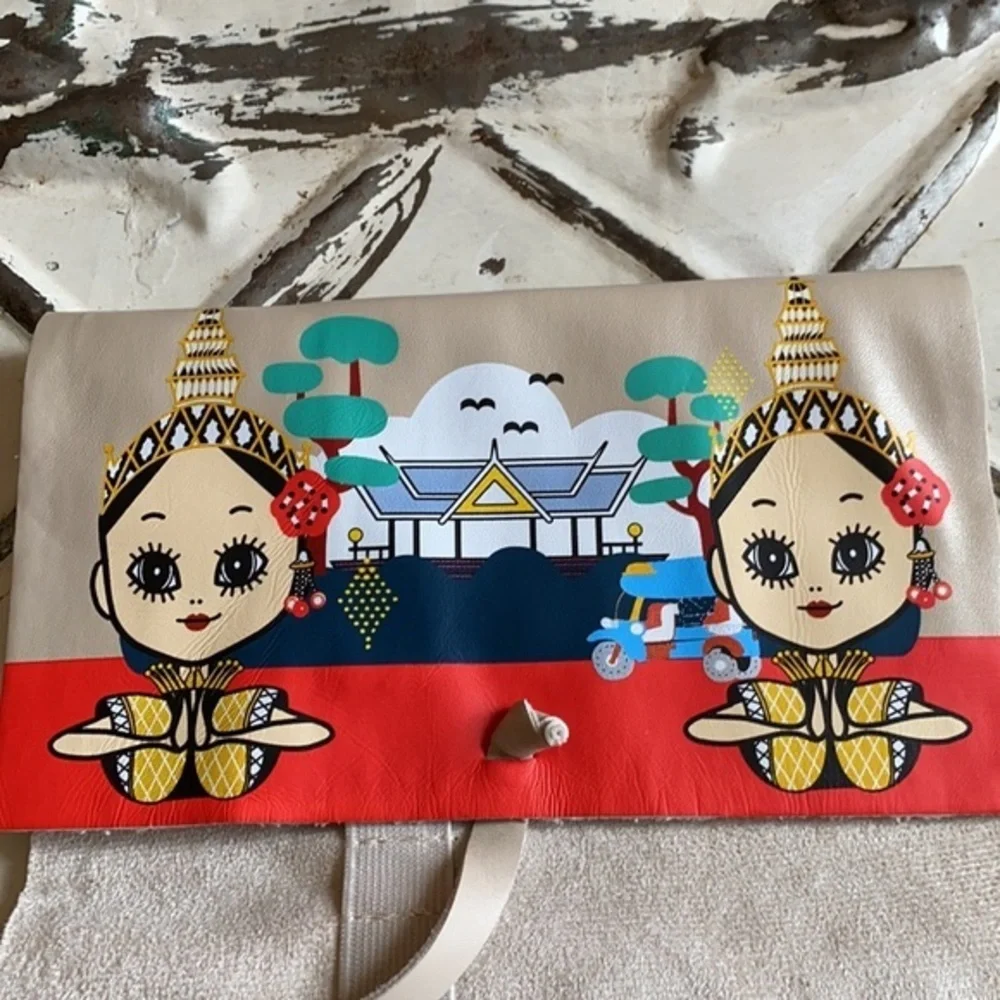 Artistry studio brush holder and luggage tag